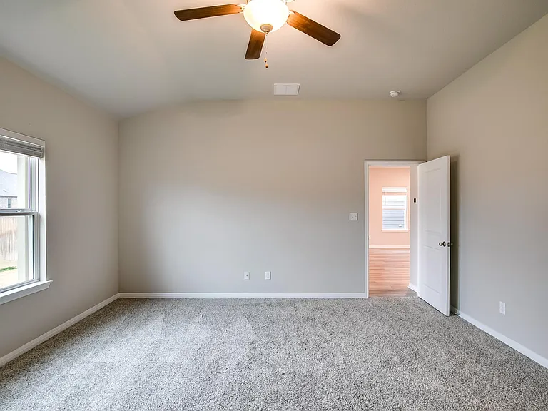 1532 Homestead Farms Dr — Photo 13