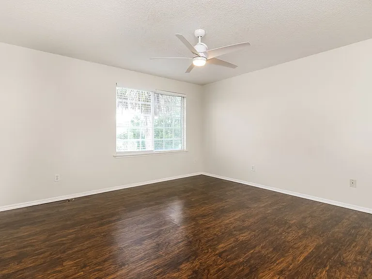 1231 Heather Lake Dr — Photo 10