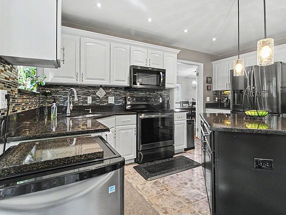 4th image of 5975 Redstone Ct
