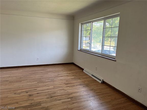 3rd image of 12813 Lena Ave