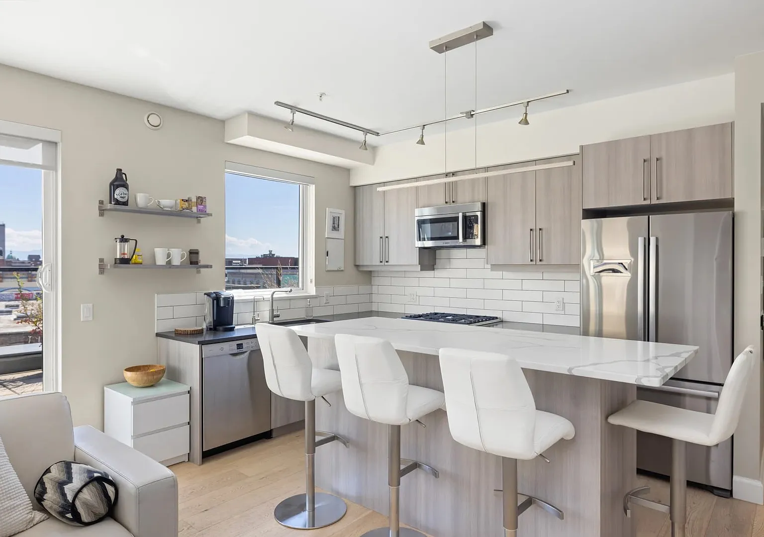 2 bed, 1000 sqft, $4,000 — Photo 4