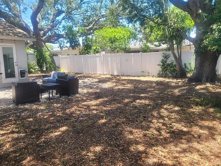 1714 Prince Philip St — Photo 31