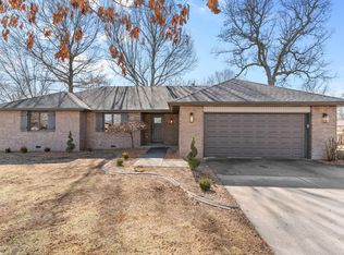 906 Blueberry Ct, Nixa, MO 65714