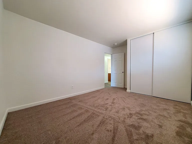 Town and Country Garden Apartments — Photo 18