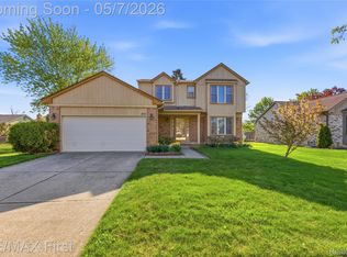 1800 Hillman Dr, Troy, MI 48083
