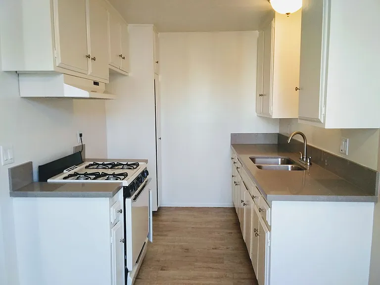Tustin Villas — Photo 23