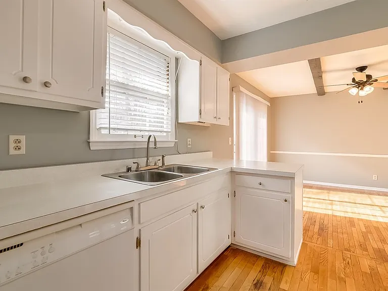 221 Wildwood Pl — Photo 17