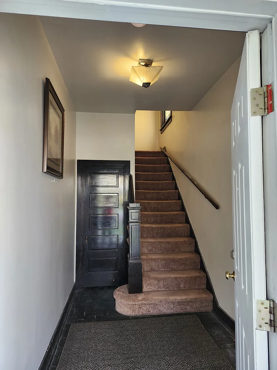 Building Photo - 5547 Baywood St #3