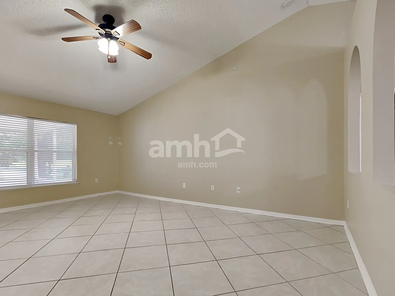 3 bed, 2.0 bath, 2276 sqft, $2,375 — Photo 4