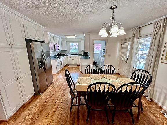 4th image of 605 Regent Rd