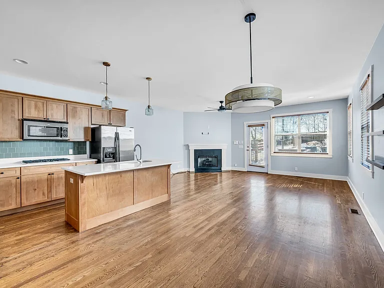 1109B S Douglas Ave — Photo 16