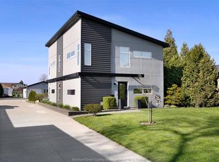 136 Lowes Side Rd, Amherstburg, ON N9V1S2