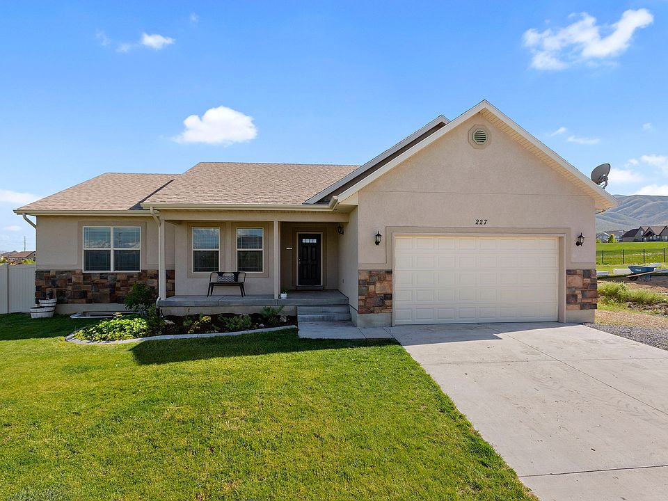 1st image of 227 W Lariat Blvd