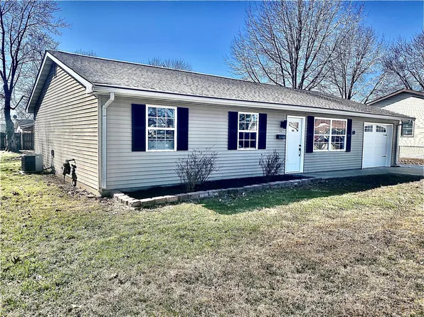 110 W County Rd, Jerseyville, IL 62052