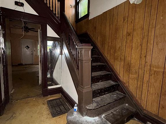 3rd image of 2705 Lyndhurst Ave
