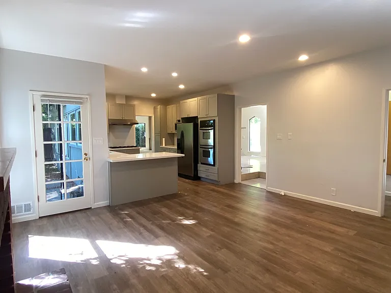 2460 Agnes Way — Photo 3