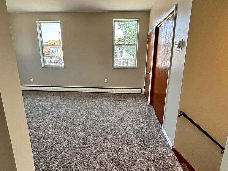 1030 Lawrence Ave — Photo 7