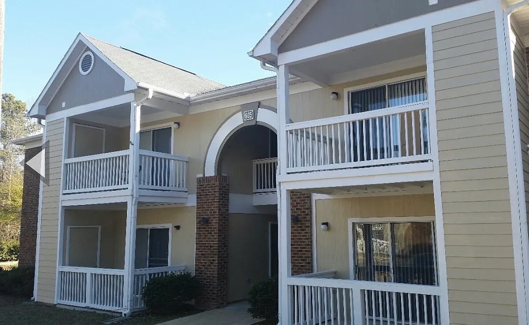 3 bed, 1025 sqft, $1,595 — Photo 1