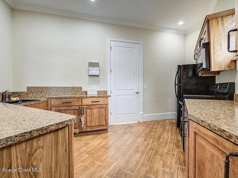 1795 Noel Pl #102 — Photo 41