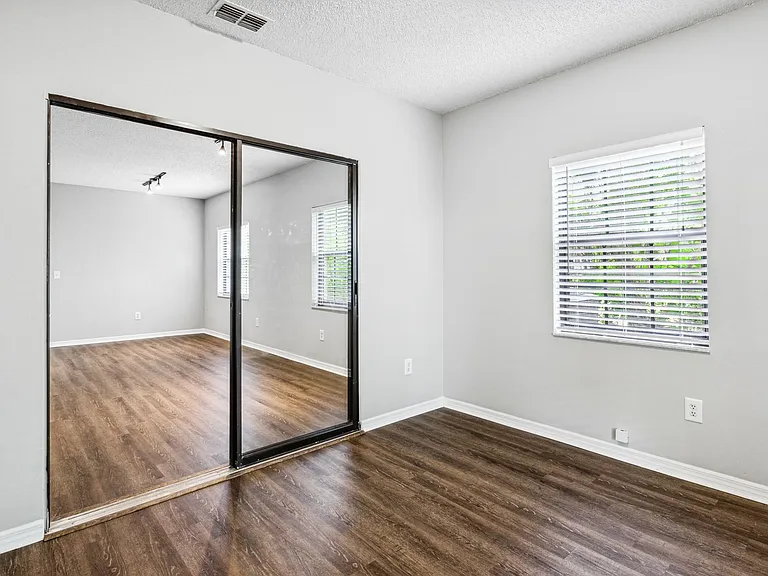 411 S Willow Ave — Photo 14