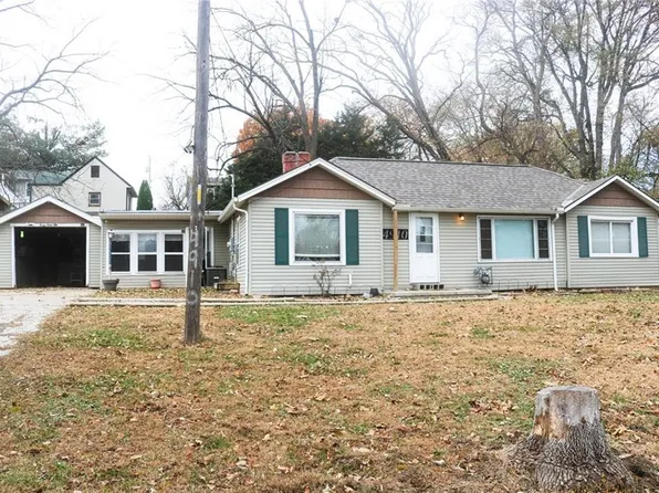 4910 Clover Rd, Saint Joseph, MO 64505