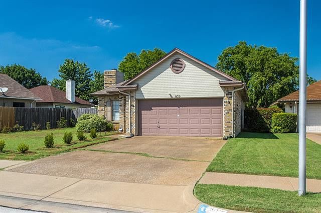 1st image of 809 Waverly Dr