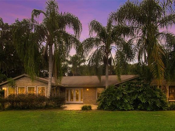 2nd image of 986 Island Grove Dr