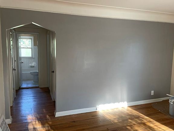 5th image of 2849 Queen St