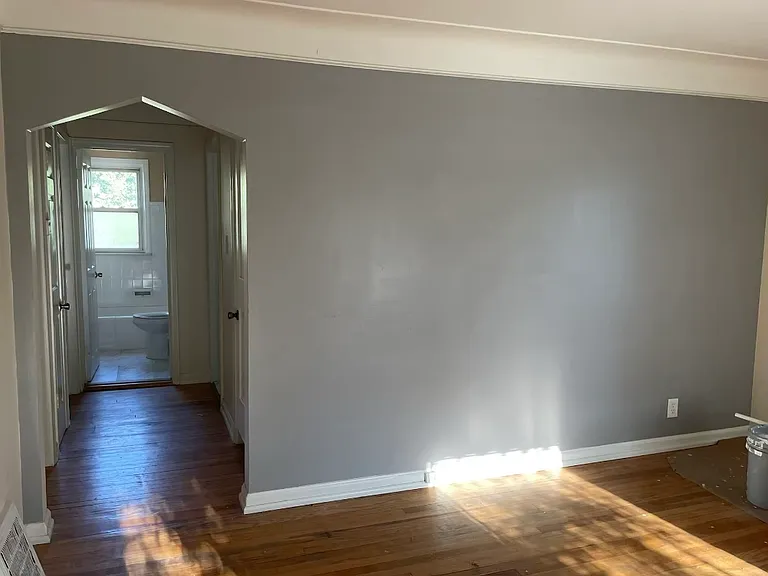 2849 Queen St — Photo 5