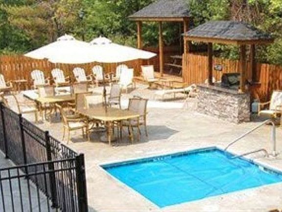 3rd image of 1604 Stoney Run Cir #1604