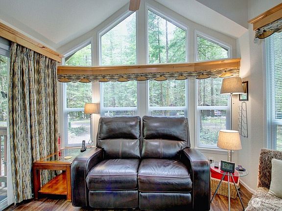 2nd image of 33 2 Wilderness Way