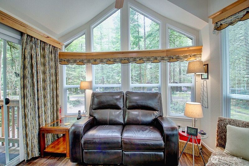 2nd image of 33 2 Wilderness Way