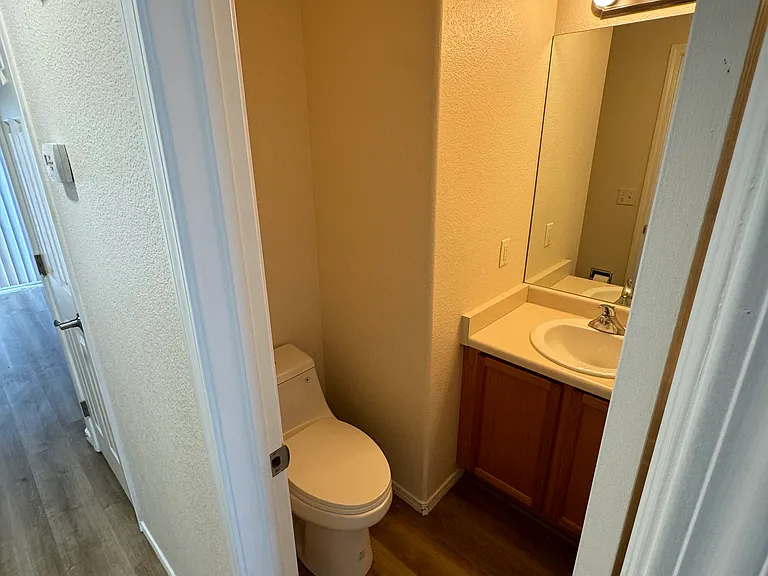 2262 Golden Gate Grv — Photo 2