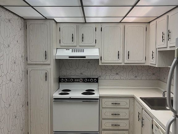 2nd image of 1200 St Charles Place