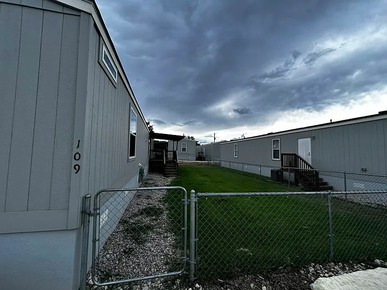 109 E Briar Dr — Photo 3