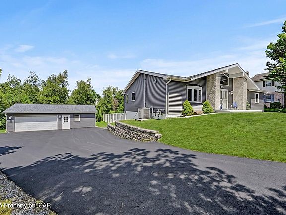3rd image of 297 Vanessa Dr