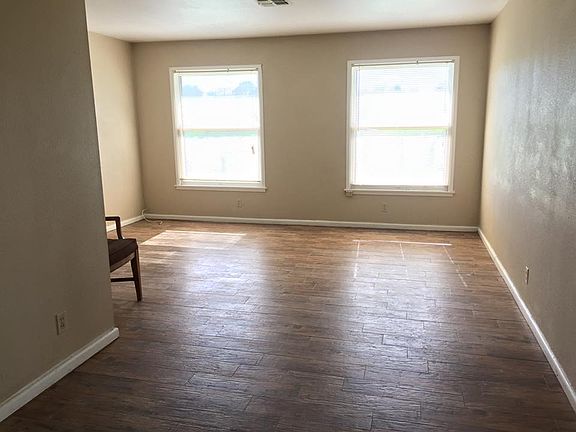4th image of 3310 Pool Dr