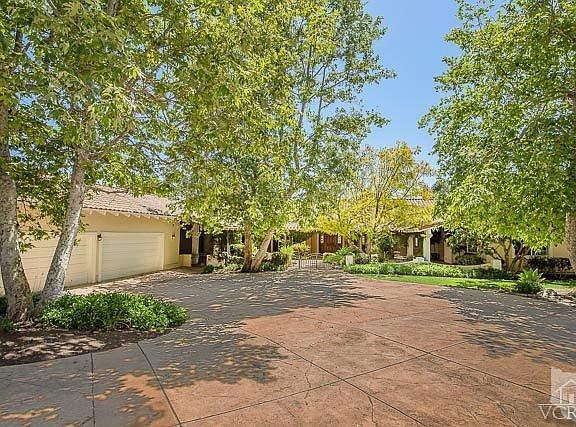 4th image of 2712 N Redondo Cir