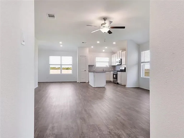 112 Concho Brook Bnd — Photo 3