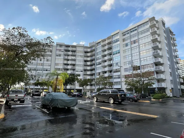 1300 NE Miami Gardens Dr APT 1018E, Miami, FL 33179