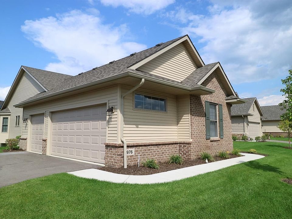 1st image of 976 Lily Pond Dr