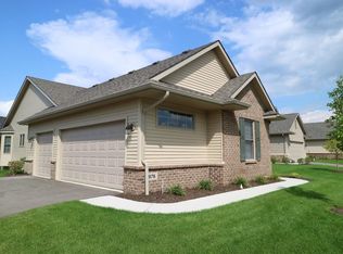 976 Lily Pond Dr, Brighton, MI 48116