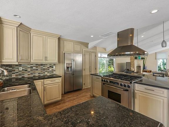 5th image of 4611 Higel Ave