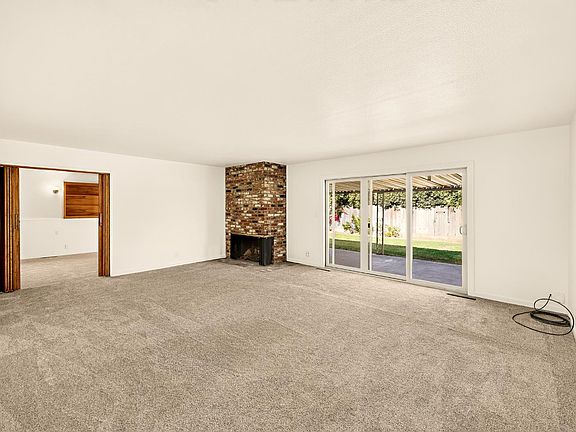 5th image of 1523 Tamarack Ave