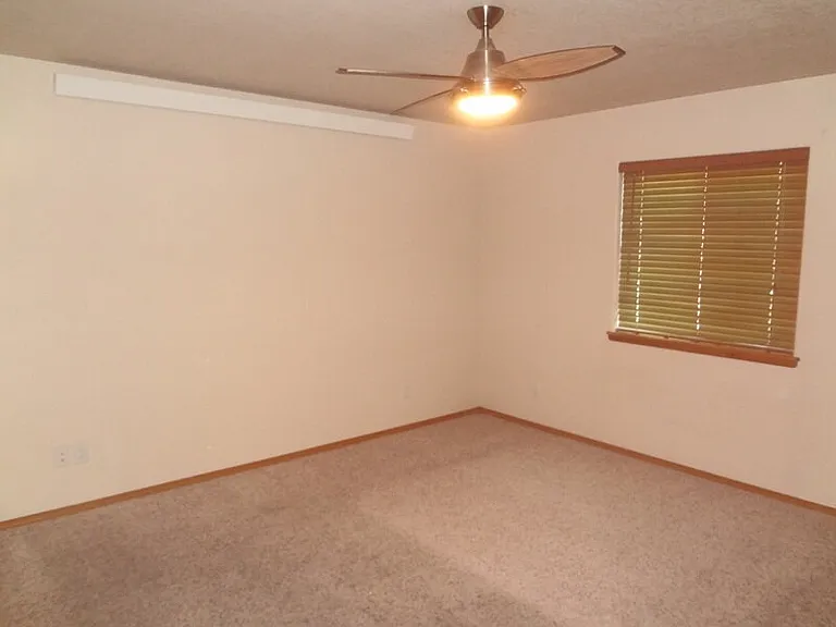 2834 Lincoln Ave — Photo 5