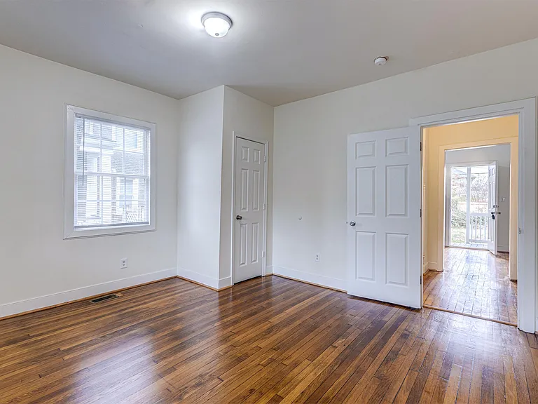 2922 Noble Ave #A — Photo 5