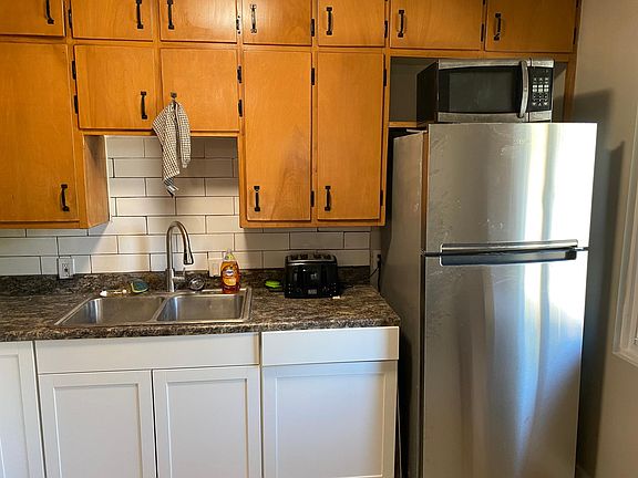 3rd image of 3851 Dewey Ave #6