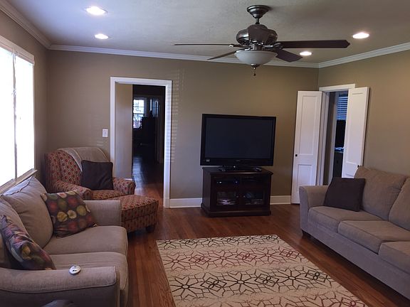 Spacious living room