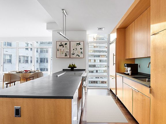 3rd image of 207 E 57th St APT 16A