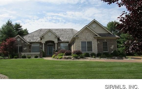 2nd image of 1204 S Oxfordshire Ln